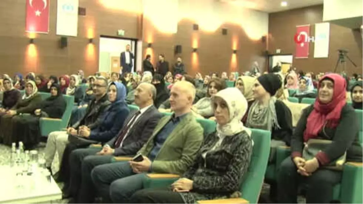 Gazeteci Betül Soysal Bozdoğan: 'Dindar ve Muhafazakarlar Olarak Gerçekten Çok Çektik'