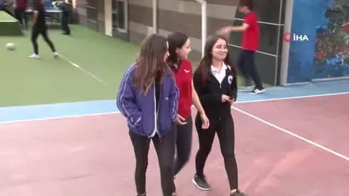 Hem Annesi Hem Antrenörü: 'Karateci Anne-kız' Hem Annesi Hem Antrenörü: 'Karateci Anne-kız'