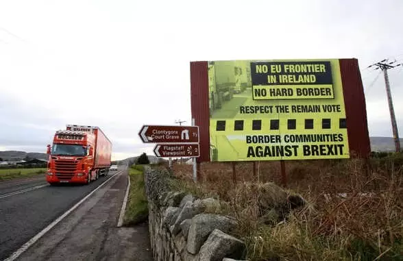 İngiltere'de Başbakan May, Brexit Anlaşmasına Kabinesinin Desteğini Aldı İngiltere'de Başbakan May, Brexit Anlaşmasına Kabinesinin Desteğini Aldı