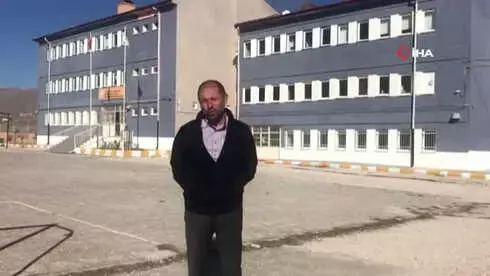 Kayserili Okul Müdürü 5 Bin TL Masrafı Çok Buldu, Okulu Tek Başına Boyadı Kayserili Okul Müdürü 5 Bin TL Masrafı Çok Buldu, Okulu Tek Başına Boyadı