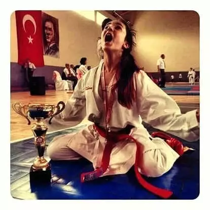 Hem Annesi Hem Antrenörü: 'Karateci Anne-kız' Hem Annesi Hem Antrenörü: 'Karateci Anne-kız'