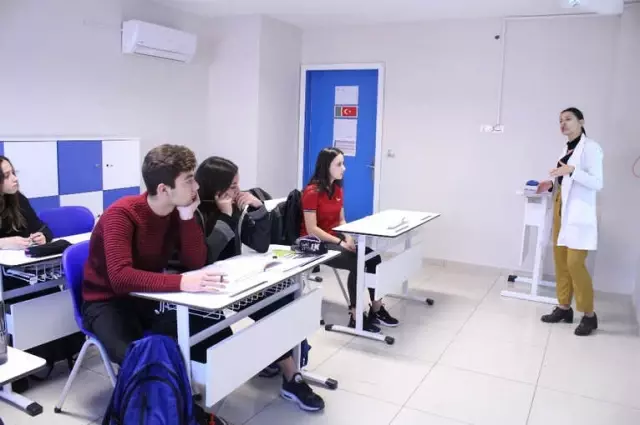 Hem Annesi Hem Antrenörü: 'Karateci Anne-kız' Hem Annesi Hem Antrenörü: 'Karateci Anne-kız'