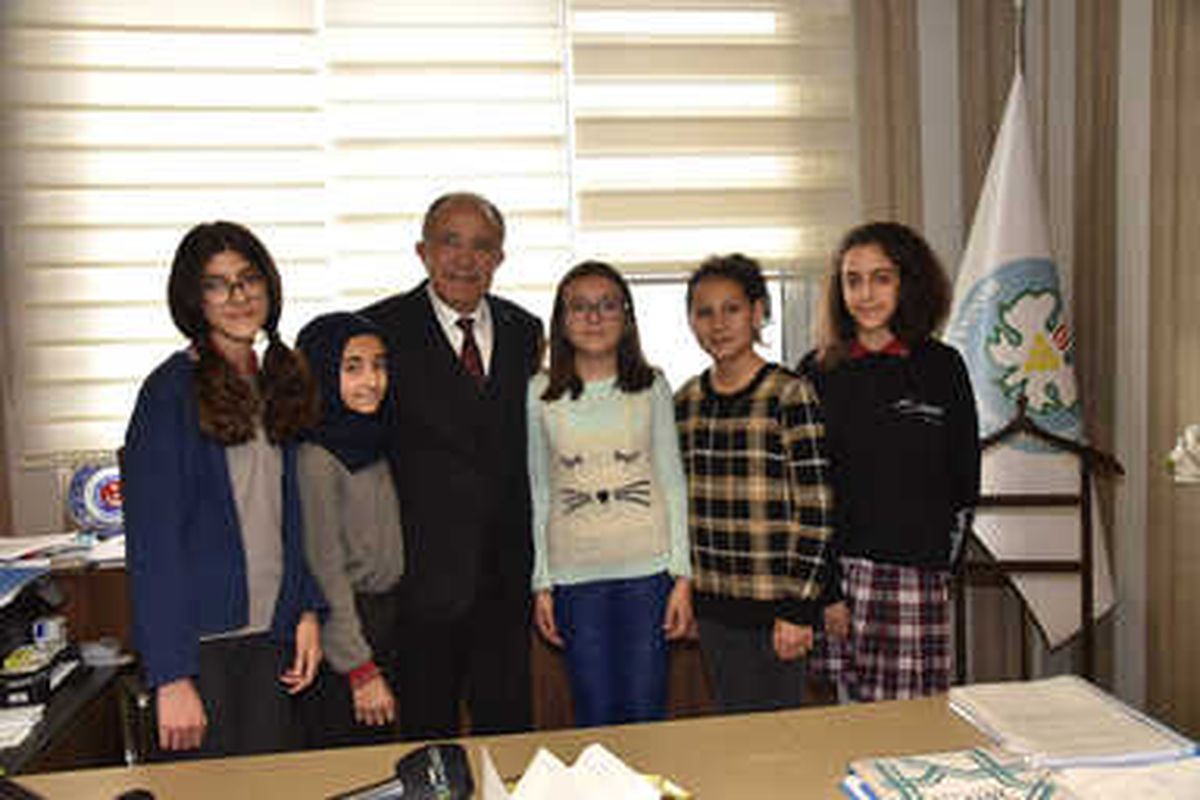 Çağatay Uluçay Öğrencileri Mektuplarını İletti