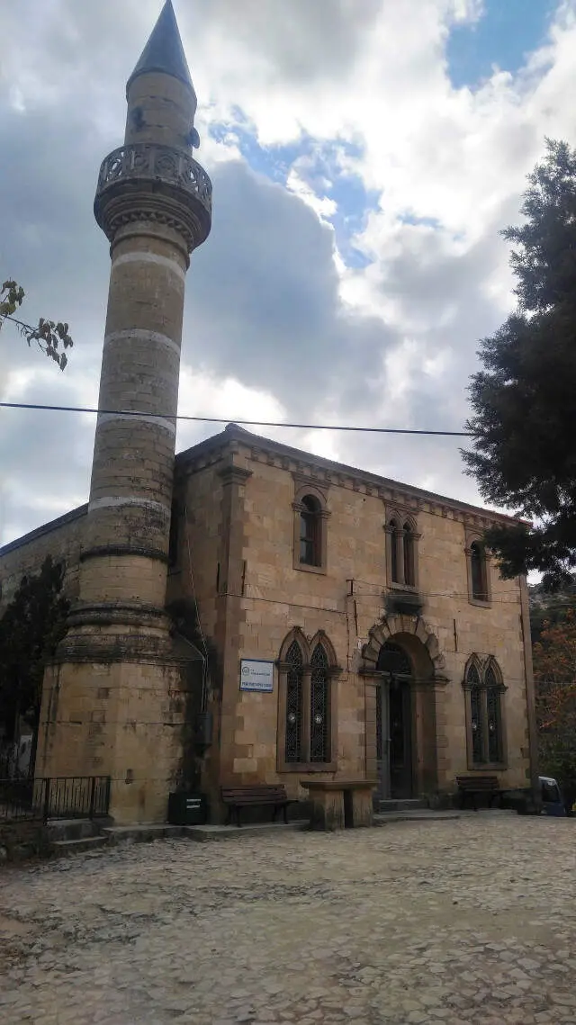 Camide Hijyen İçin Köy İmamının 'Askıda Çorap' Projesi İlgi Çekti