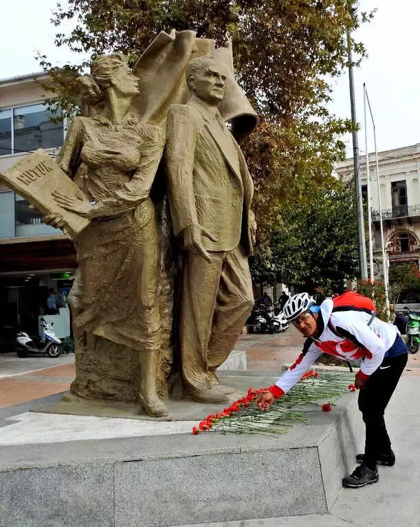 Çeşmeli Öğrenciler Atatürk Sevgisiyle Pedal Bastı Çeşmeli Öğrenciler Atatürk Sevgisiyle Pedal Bastı