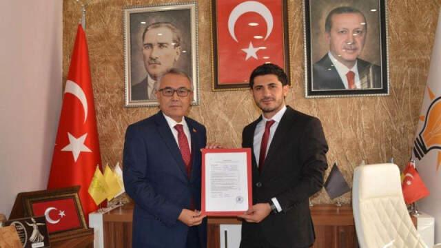 Kaymakam,Görevinden İstifa Edip, 'Dombra' Eşliğinde Aday Adayı Oldu