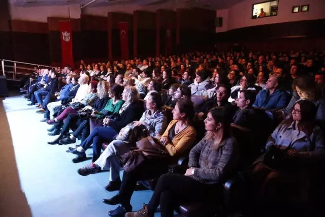 Kral, Hem Düşündürdü Hem Güldürdü Kral, Hem Düşündürdü Hem Güldürdü