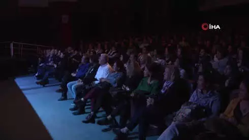 Kral' Hem Düşündürdü Hem Güldürdü Kral' Hem Düşündürdü Hem Güldürdü