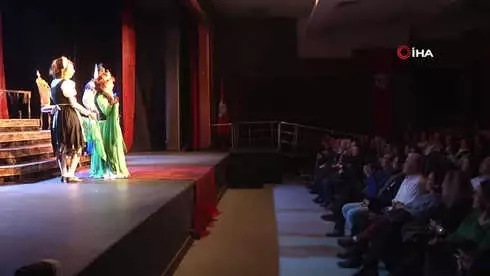 Kral' Hem Düşündürdü Hem Güldürdü Kral' Hem Düşündürdü Hem Güldürdü
