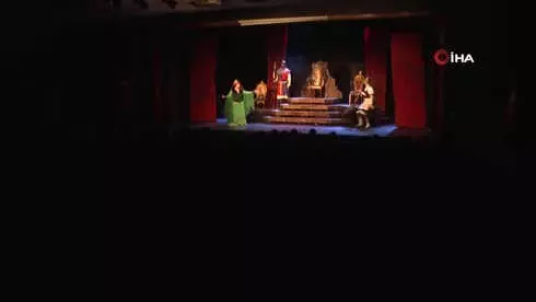 Kral' Hem Düşündürdü Hem Güldürdü Kral' Hem Düşündürdü Hem Güldürdü