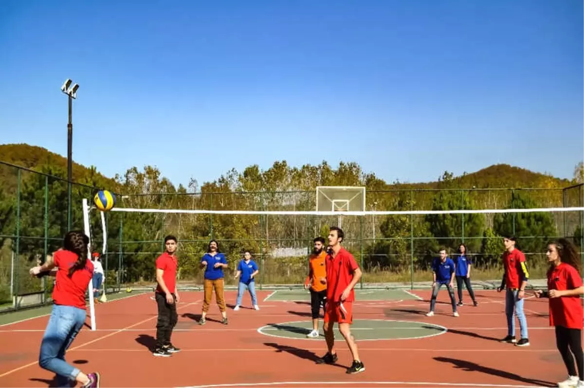 Mithat-Mehmet Çanakçı Myo'da Voleybol Turnuvası Düzenlendi