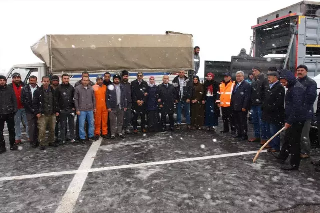 Sivas'ta 16 Genç Çiftçiye 80 Büyükbaş Hayvan Dağıtıldı