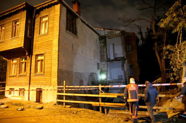 Son Dakika! İstanbul'da Çökme Tehlikesi Yaşayan İki Bina Boşaltıldı! Bölgeye Çok Sayıda Ekip Sevk Edildi
