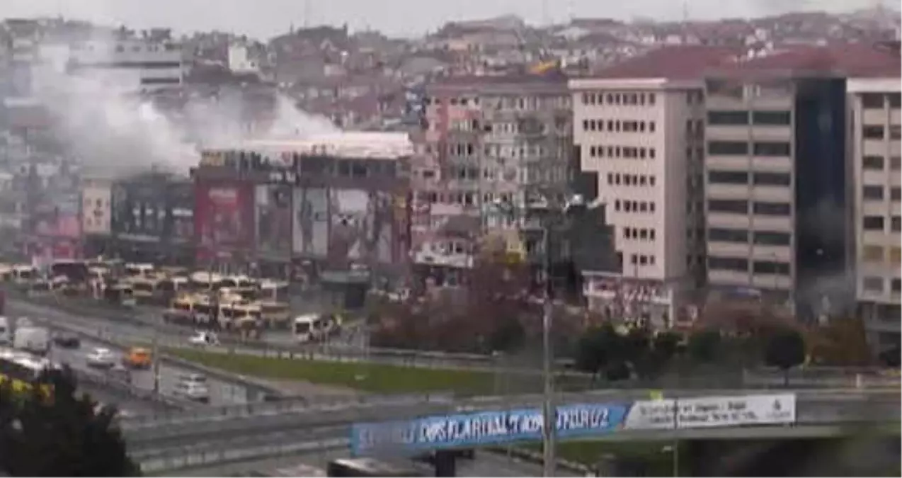 Son dakika: Şirinevlerde AVMde yangın çıktı Son dakika: Şirinevlerde AVMde yangın çıktı