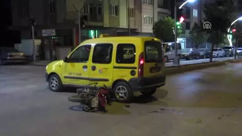 Taksiyle Çarpışan Motosikletin Sürücüsü Öldü Taksiyle Çarpışan Motosikletin Sürücüsü Öldü