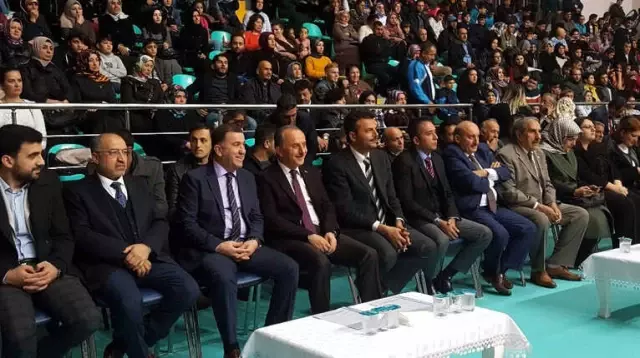 Bağcılar'da Başarılı Gençler Ödüllendirildi