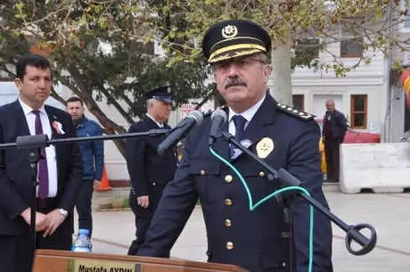 Emniyet Müdürü'nden, Trafikte Kızına Ceza Yazan Polise Takdirname