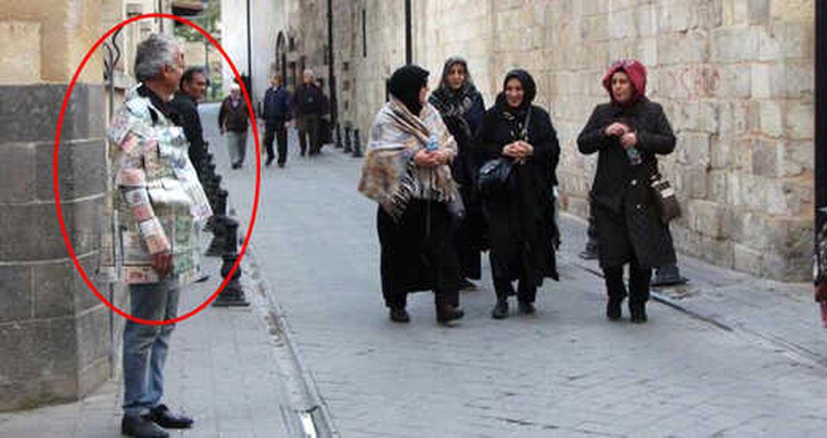 Gaziantepli Vatandaşın Montunu Gören, Yolunu Kesip Detaylıca İnceliyor