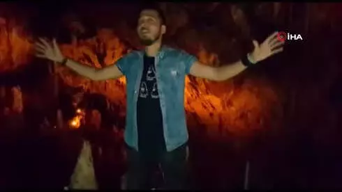 Mağarada Şarkı Söyledi, Yarasalardan Özür Diledi Mağarada Şarkı Söyledi, Yarasalardan Özür Diledi