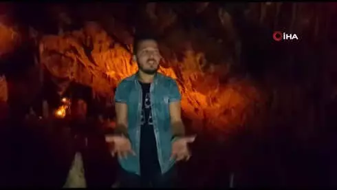 Mağarada Şarkı Söyledi, Yarasalardan Özür Diledi Mağarada Şarkı Söyledi, Yarasalardan Özür Diledi
