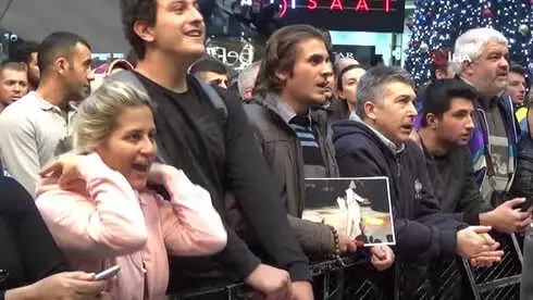 Müslüm'Den Çocuklar İçin Gala Müslüm'Den Çocuklar İçin Gala