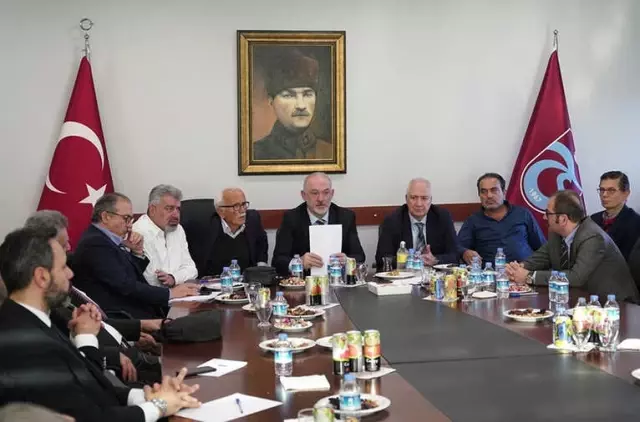 Trabzonspor'da Genişletilmiş Divan Toplantısı Yapıldı