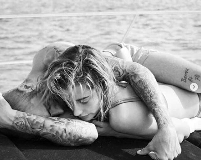 Ünlü Şarkıcı Justin Bieber'in Eşinden Soyadı Hamlesi!