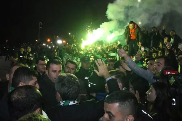 Aykut Kocaman Coşkuyla Karşılandı Aykut Kocaman Coşkuyla Karşılandı
