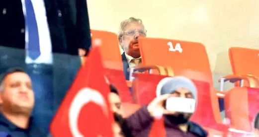 Fenerbahçe'nin Eski Başkanı Aziz Yıldırım, İsveç Maçını Tribünden İzledi