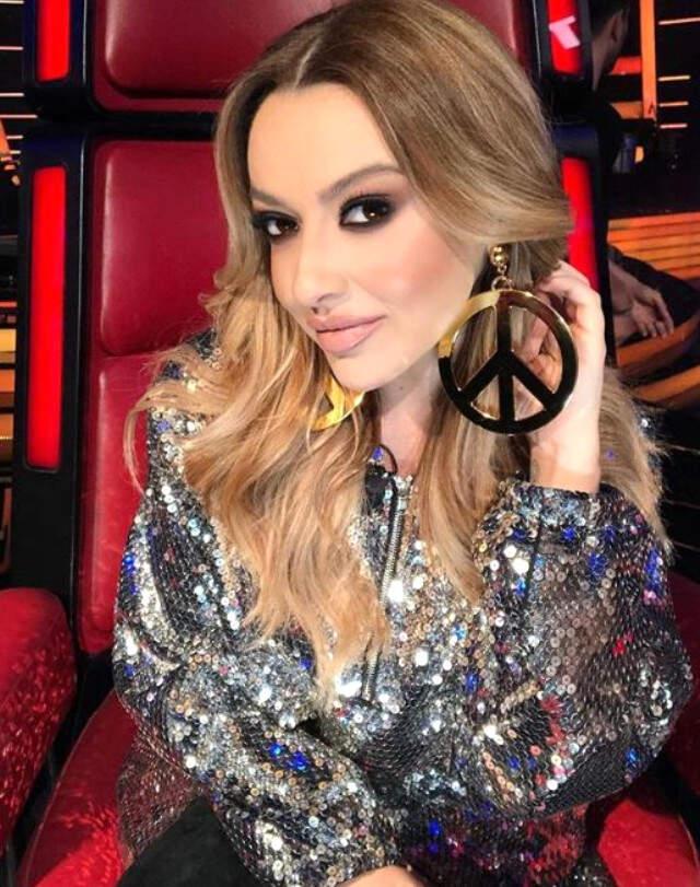 Ünlü Şarkıcı Hadise'den Çok Konuşulacak Yatak Pozu!