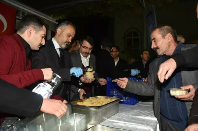 Bursalılar Mevlit Kandili'nde Camilere Akın Etti Bursalılar Mevlit Kandili'nde Camilere Akın Etti