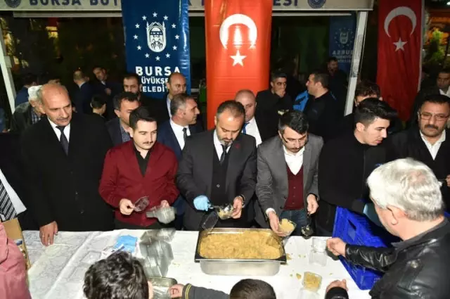 Bursalılar Mevlit Kandili'nde Camilere Akın Etti Bursalılar Mevlit Kandili'nde Camilere Akın Etti