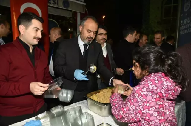 Bursalılar Mevlit Kandili'nde Camilere Akın Etti Bursalılar Mevlit Kandili'nde Camilere Akın Etti