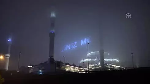 Çamlıca Camisi'ne Mahya Çamlıca Camisi'ne Mahya
