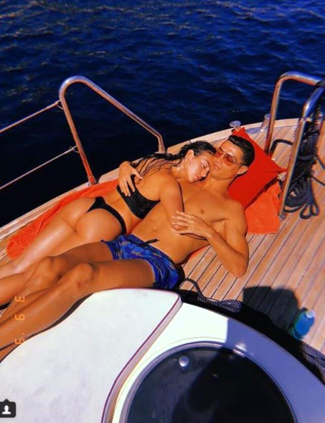 Cristiano Ronaldo'dan Aşk Dolu Romantik Paylaşım!