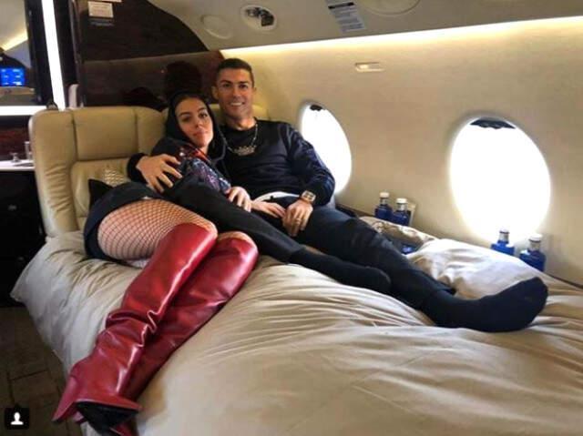 Cristiano Ronaldo'dan Aşk Dolu Romantik Paylaşım!