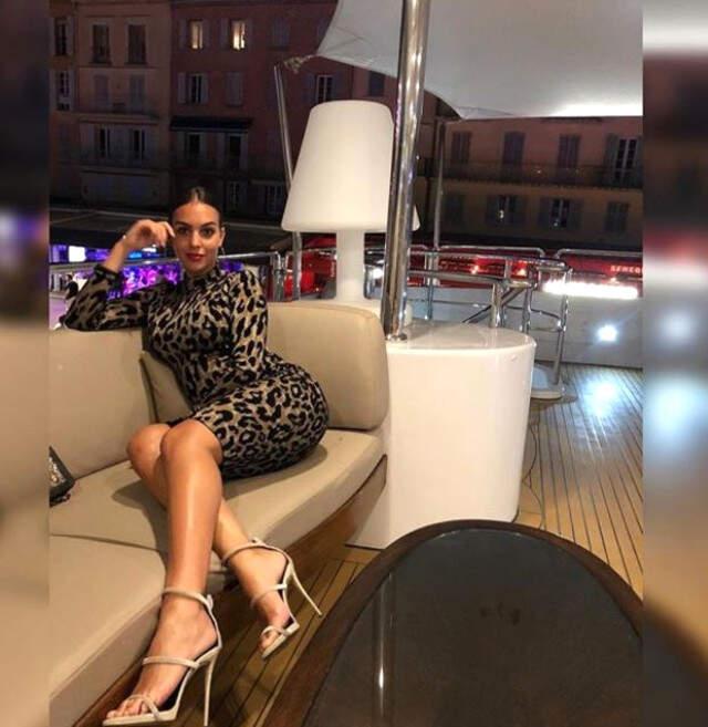 Cristiano Ronaldo'dan Aşk Dolu Romantik Paylaşım!