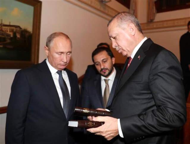 Cumhurbaşkanı Erdoğan, Rusya Lideri Putin'e Anlamlı Hediye!