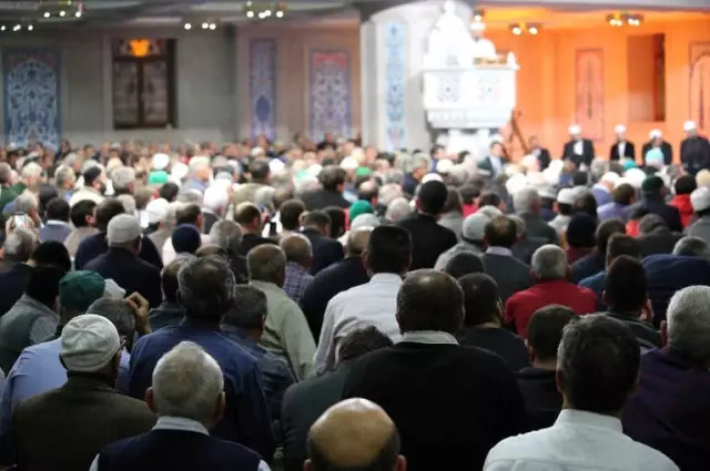 Erbaş: 'Peygamberimiz Bütün İnsanlık İçin Huzurun, Merhametin ve Adaletin Rehberidir' Erbaş: 'Peygamberimiz Bütün İnsanlık İçin Huzurun, Merhametin ve Adaletin Rehberidir'