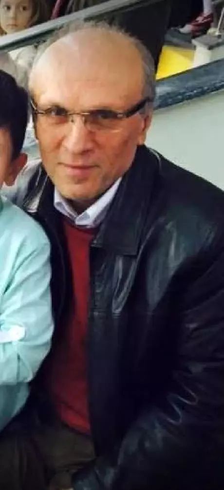 Ezan Okurken Kalp Krizinden Öldü Ezan Okurken Kalp Krizinden Öldü