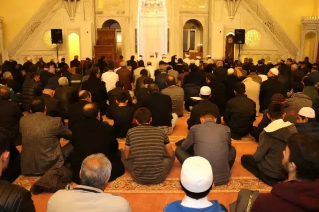 Gaziantep'te Mevlit Kandili Sevinci Gaziantep'te Mevlit Kandili Sevinci