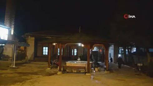 Mevlit Kandilinde Vatandaşlar Camilere Akın Etti Mevlit Kandilinde Vatandaşlar Camilere Akın Etti