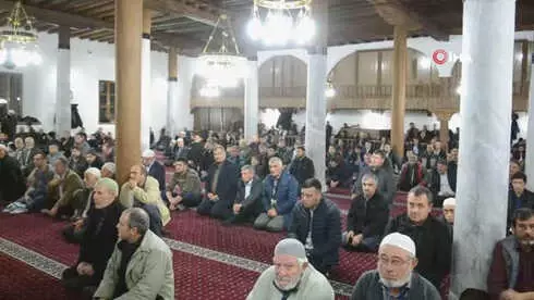 Mevlit Kandilinde Vatandaşlar Camilere Akın Etti Mevlit Kandilinde Vatandaşlar Camilere Akın Etti