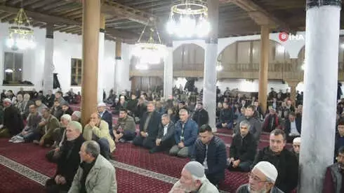Mevlit Kandilinde Vatandaşlar Camilere Akın Etti Mevlit Kandilinde Vatandaşlar Camilere Akın Etti