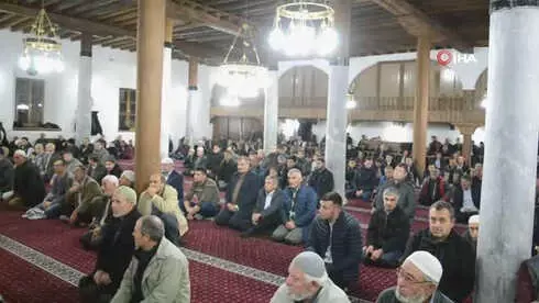 Mevlit Kandilinde Vatandaşlar Camilere Akın Etti Mevlit Kandilinde Vatandaşlar Camilere Akın Etti