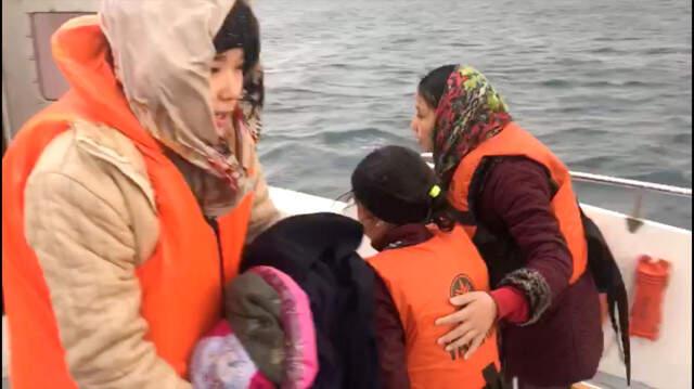 Son Dakika! Ege Denizi'ndeki Yumurta Ada'da Mahsur Kalan 44 Düzensiz Göçmen Kurtarıldı