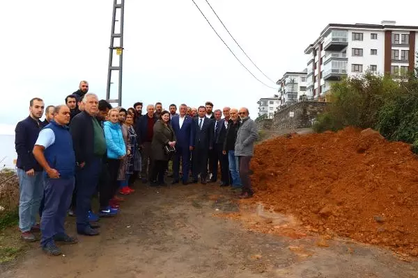 Arazi Sahibi Tapusu Bende Dedigi Yola Toprak Doverek 400 Kisinin Evine Gitmesini Engelledi Haberler