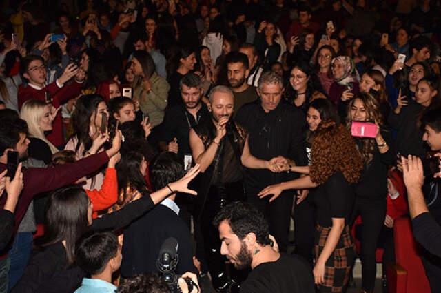 Ünlü Şarkıcı Mabel Matiz'den Minik Serçe'ye Çağrı: Geri dön