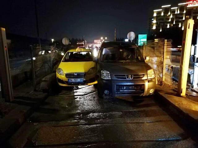 Yine Gişelerden Aynı Anda Geçme İnadı