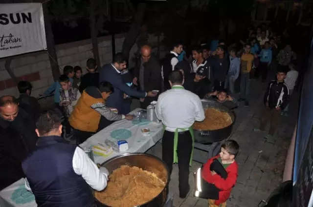 Başkan Taban Helva Dağıttı Başkan Taban Helva Dağıttı